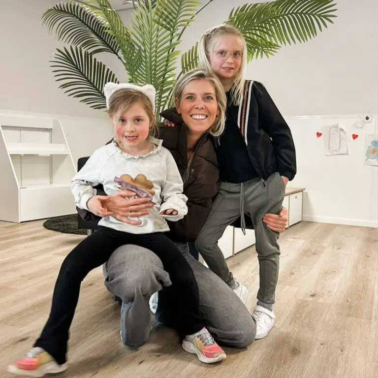 "BSO Amstelhof is een fijne en betrouwbare plek waar onze meiden met plezier spelen, groeien en zich verder kunnen ontwikkelen." Moeder van Fleur & Emilie